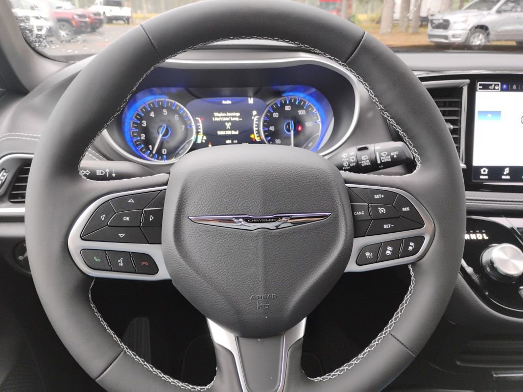 New 2026 Chrysler Pacifica Select image 40