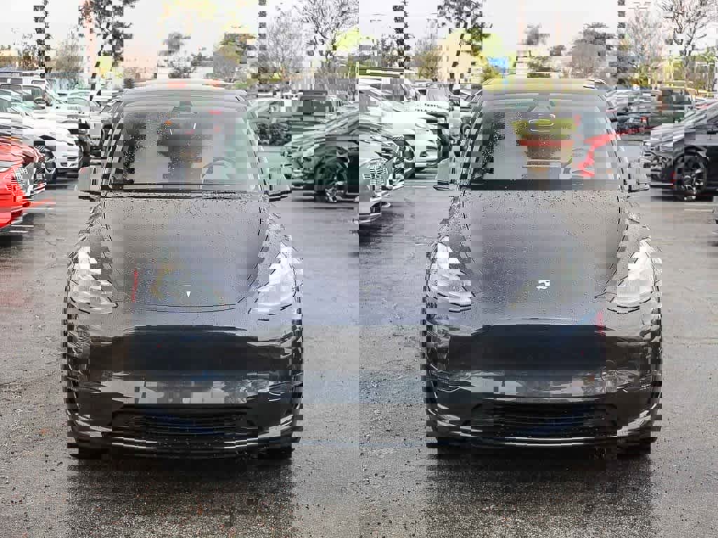 Used 2024 Tesla Model Y 2WD image 2