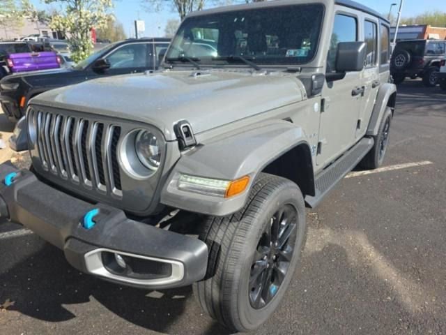 Used 2023 Jeep Wrangler Unlimited Sahara w/ Cold Weather Group AWD/4WD image 3