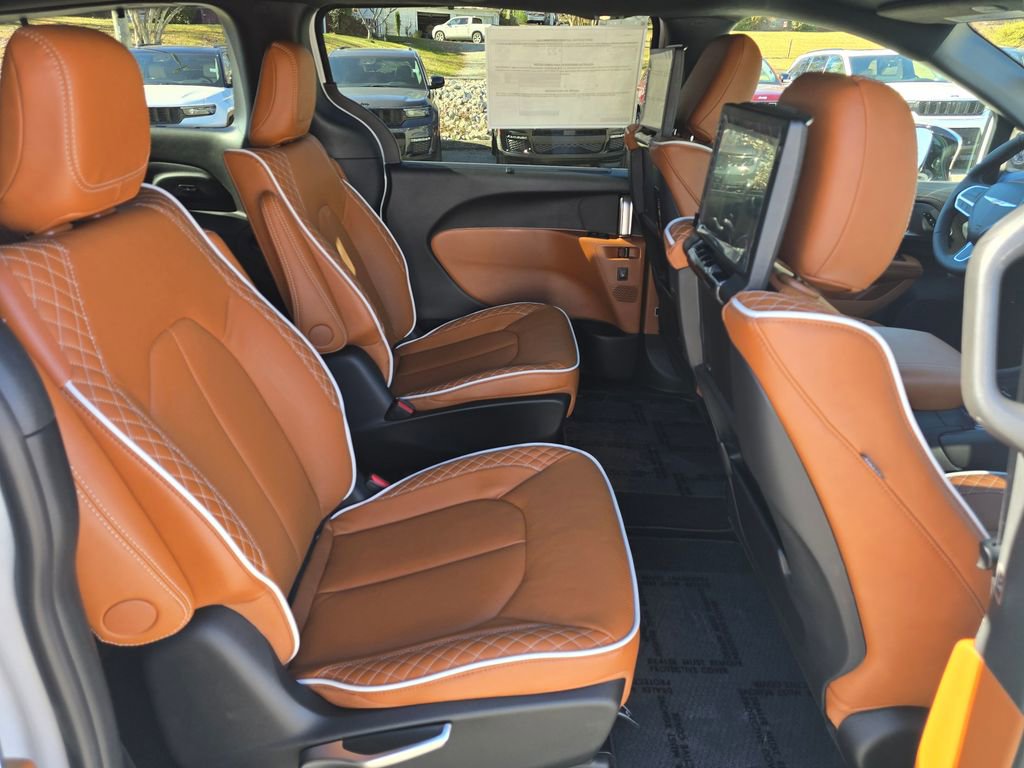 New 2026 Chrysler Pacifica Pinnacle image 26