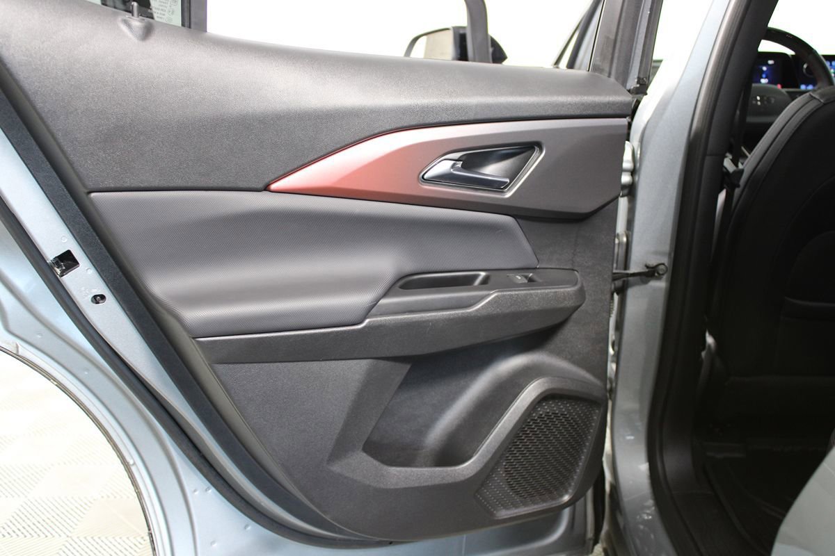 Used 2024 Chevrolet Equinox EV RS FWD image 30
