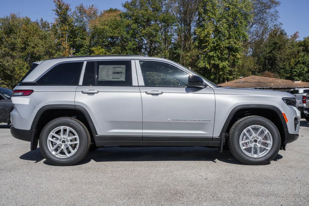 New 2025 Jeep Grand Cherokee Laredo X w/ Luxury Tech Group I image 3