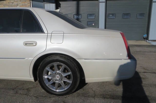 Used 2010 Cadillac DTS Luxury image 28
