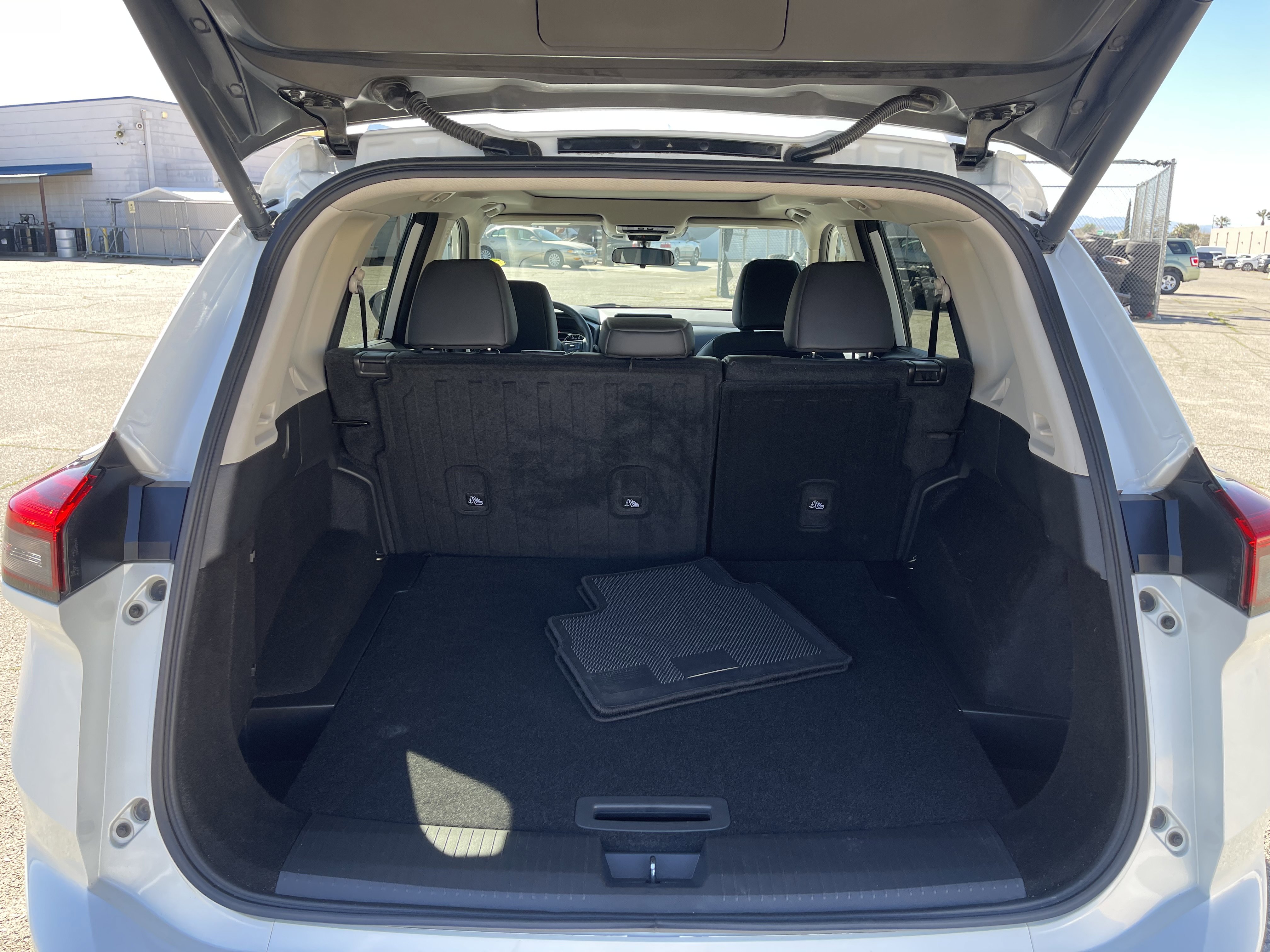 Used 2024 Nissan Rogue SV w/ SV Premium Package image 11