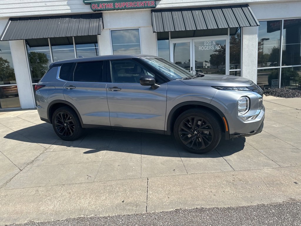 Used 2024 Mitsubishi Outlander SE image 4