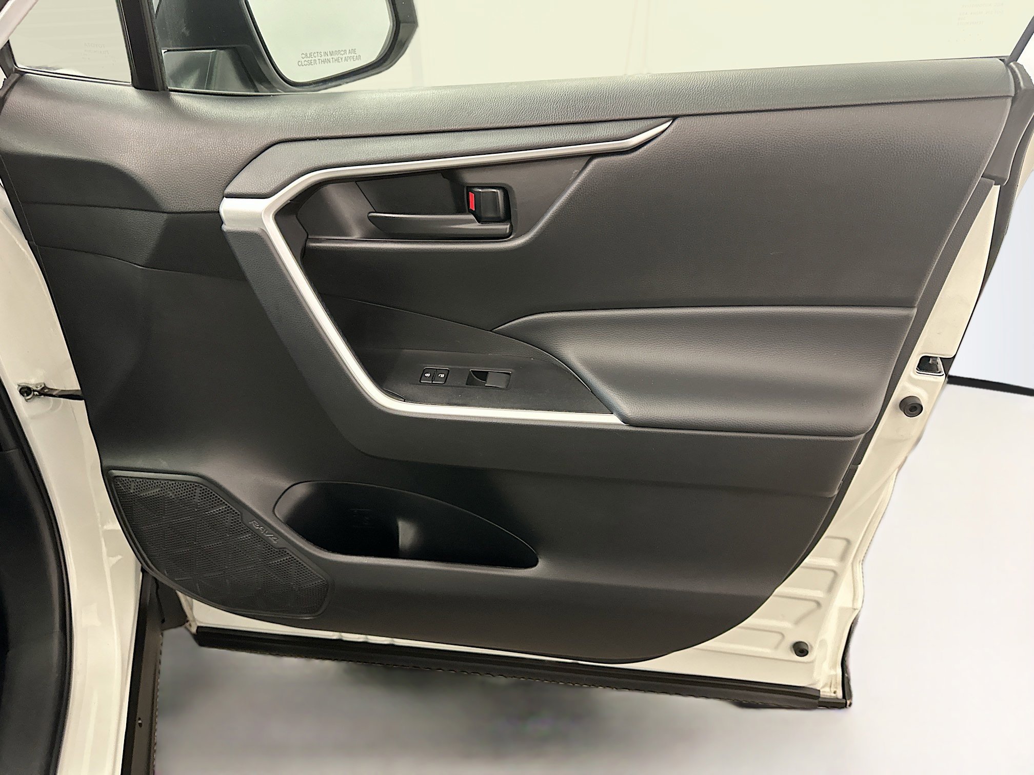 Used 2024 Toyota RAV4 LE image 33