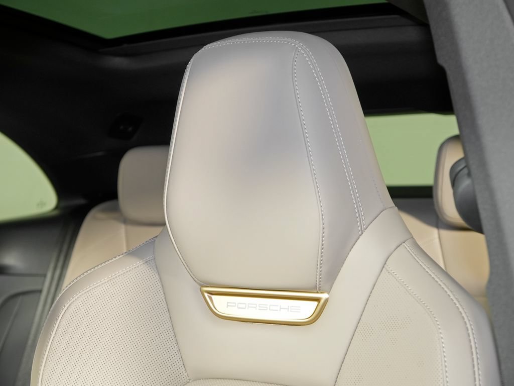 Certified 2025 Porsche Macan 4 Electric AWD/4WD image 21