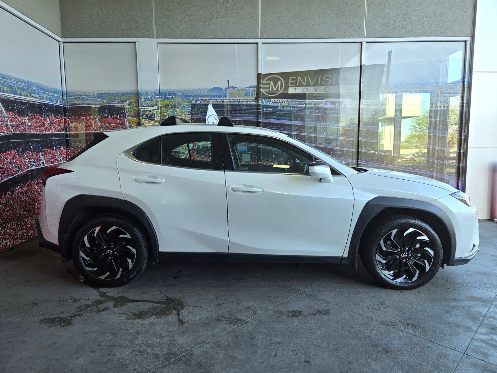 Used 2024 Lexus UX 250h FWD image 4