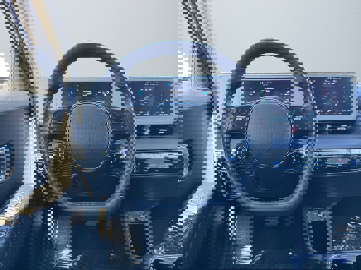 Used 2024 Hyundai Ioniq 5 SE image 11