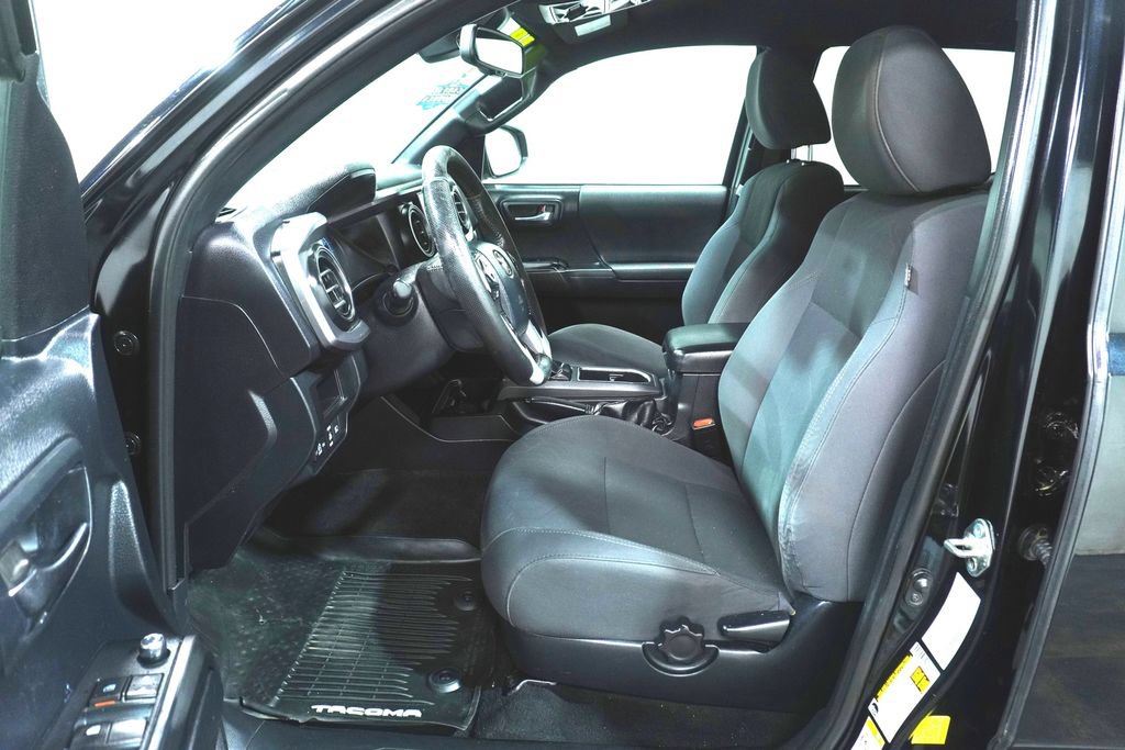 Used 2018 Toyota Tacoma TRD Off-Road w/ Technology Package AWD/4WD image 11