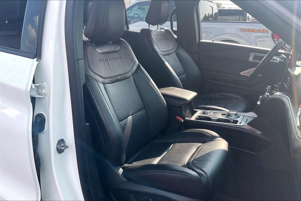 Certified 2023 Ford Explorer Platinum w/ Technology Package AWD/4WD image 6