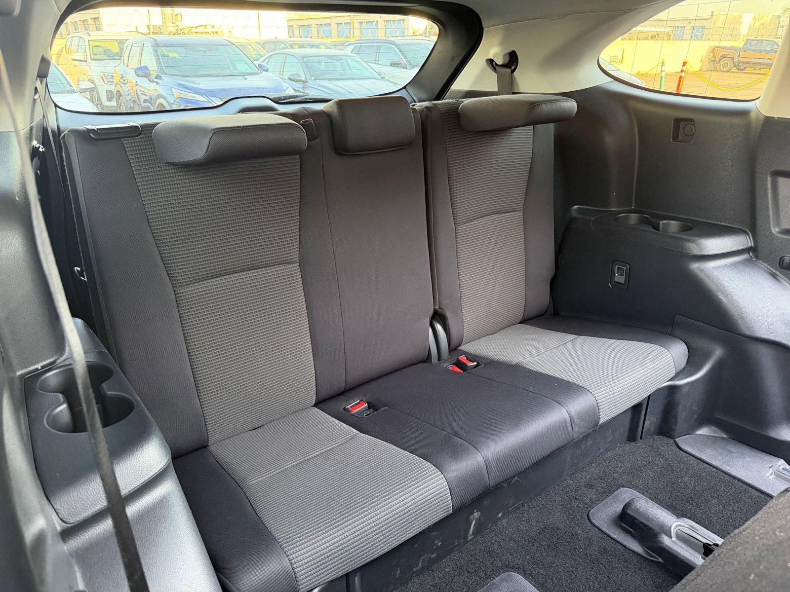 Used 2025 Toyota Highlander LE FWD image 30