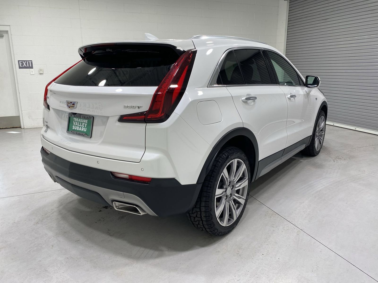Used 2022 Cadillac XT4 Premium Luxury w/ Technology Package AWD/4WD image 8