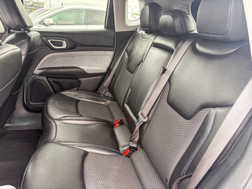 Used 2022 Jeep Compass Latitude FWD image 38
