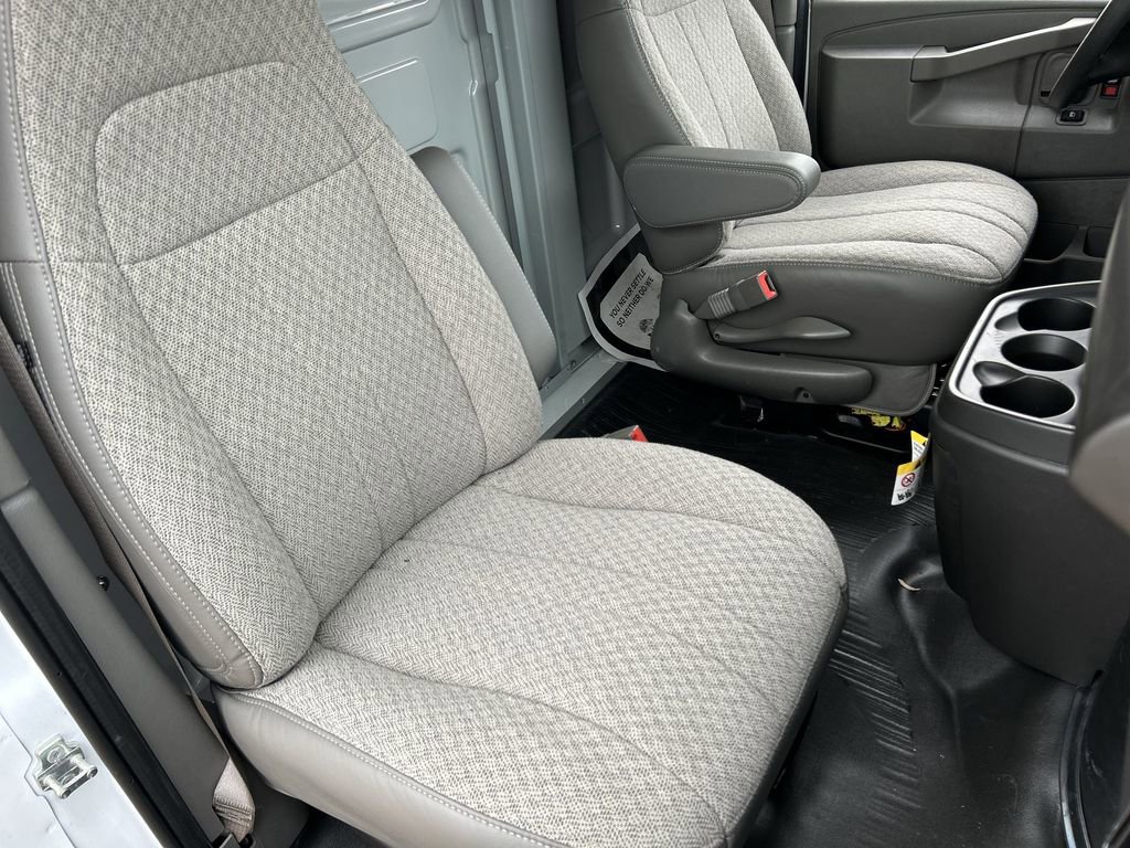 New 2025 GMC Savana 3500 w/ Power Convenience Package image 27