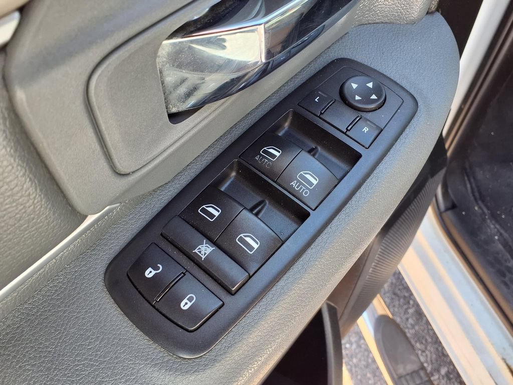 Used 2019 RAM 1500 Classic SLT AWD/4WD image 12