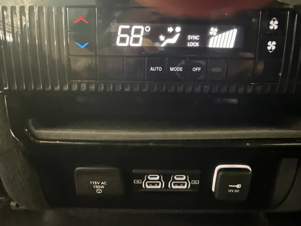 Used 2022 Jeep Wagoneer Series II AWD/4WD image 13