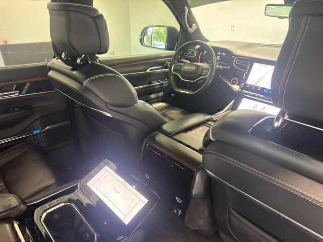 Used 2023 Jeep Grand Wagoneer L Series II AWD/4WD image 27