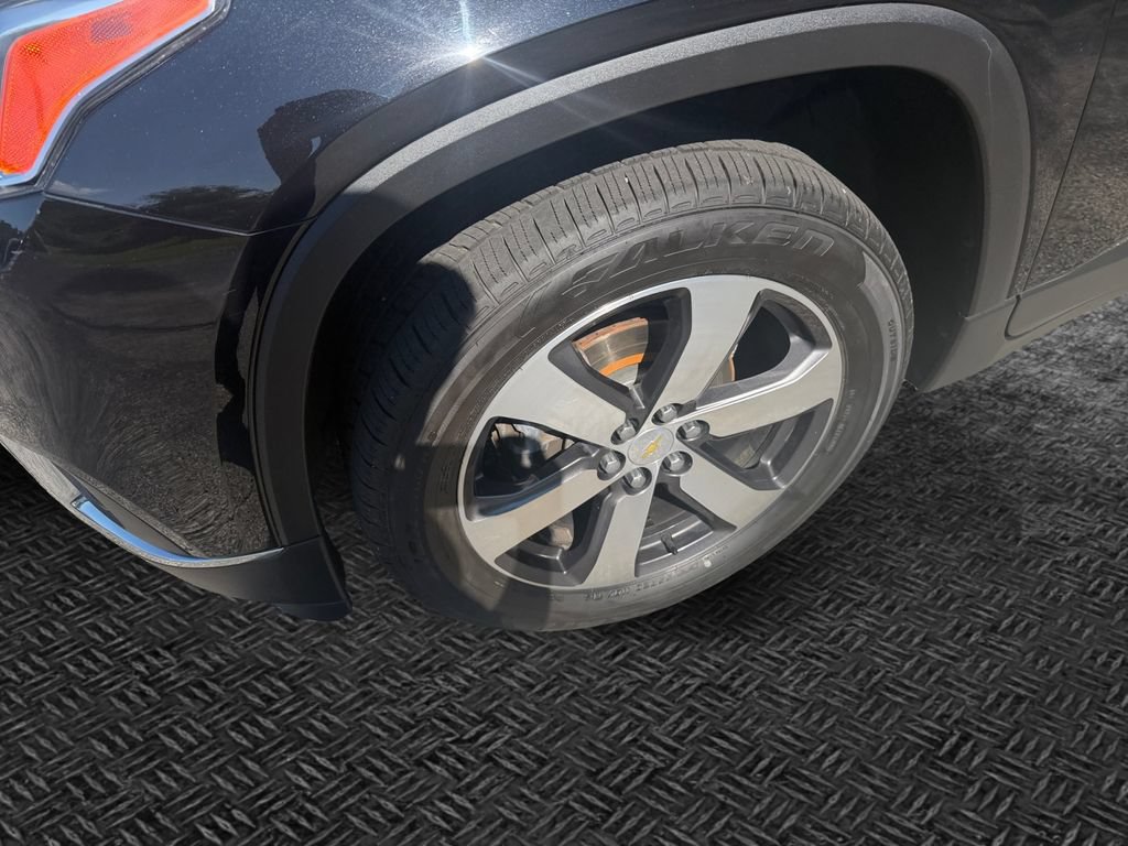 Used 2021 Chevrolet Traverse LT w/ LT Premium Package AWD/4WD image 11