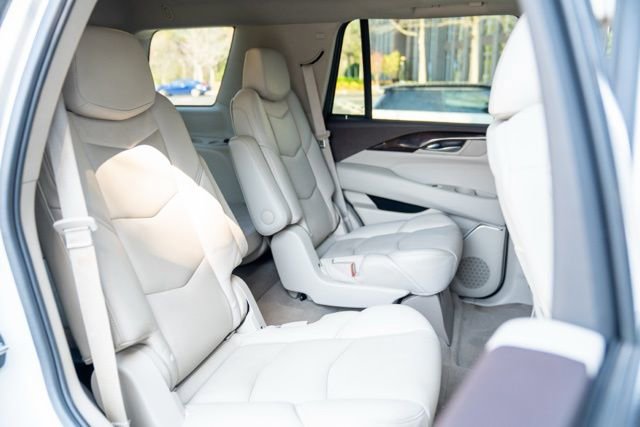 Used 2016 Cadillac Escalade Luxury image 45