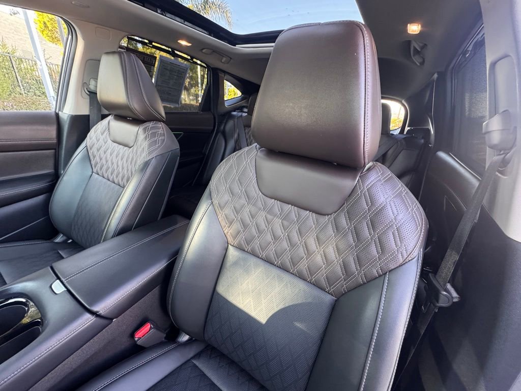 Certified 2025 Nissan Murano Platinum w/ Cargo Package AWD/4WD image 13