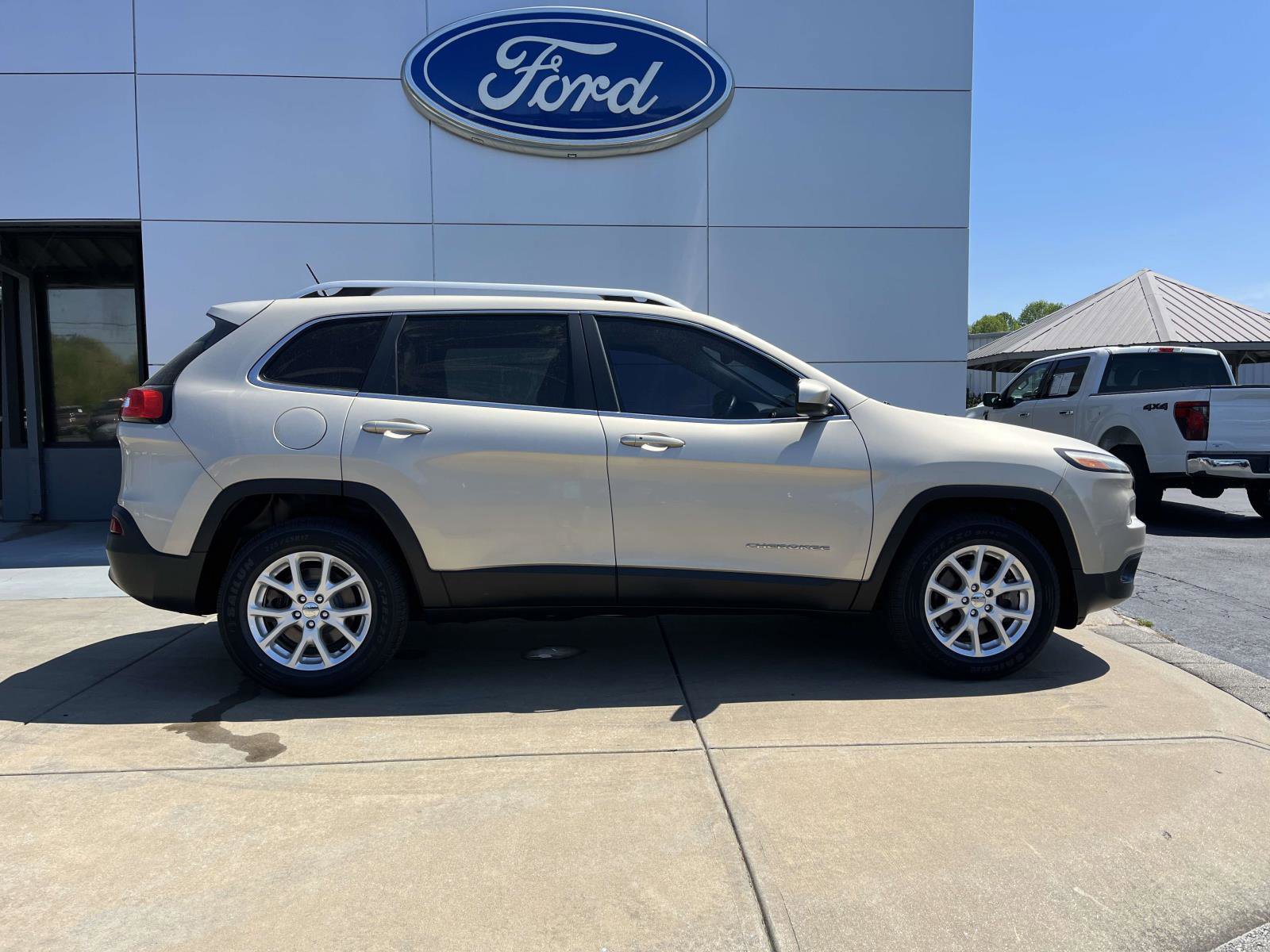 Used 2014 Jeep Cherokee Latitude w/ Comfort/Convenience Group image 3