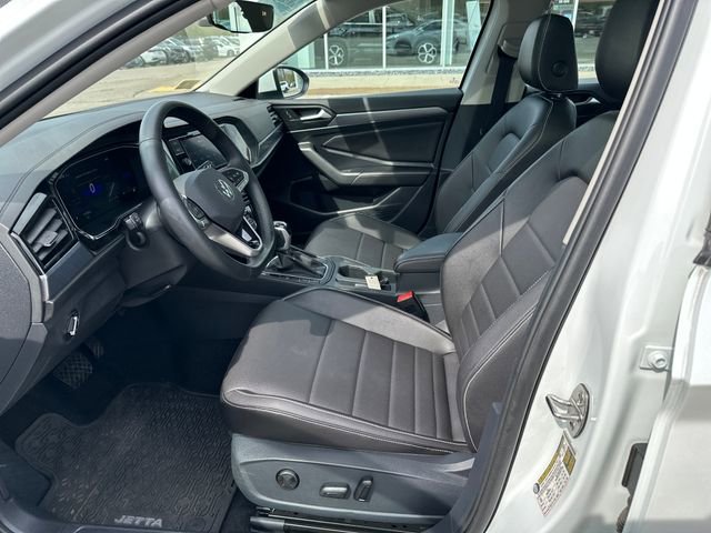 Certified 2023 Volkswagen Jetta SE w/ Panoramic Sunroof Package FWD image 14