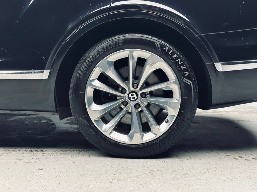 Used 2019 Bentley Bentayga AWD/4WD image 39