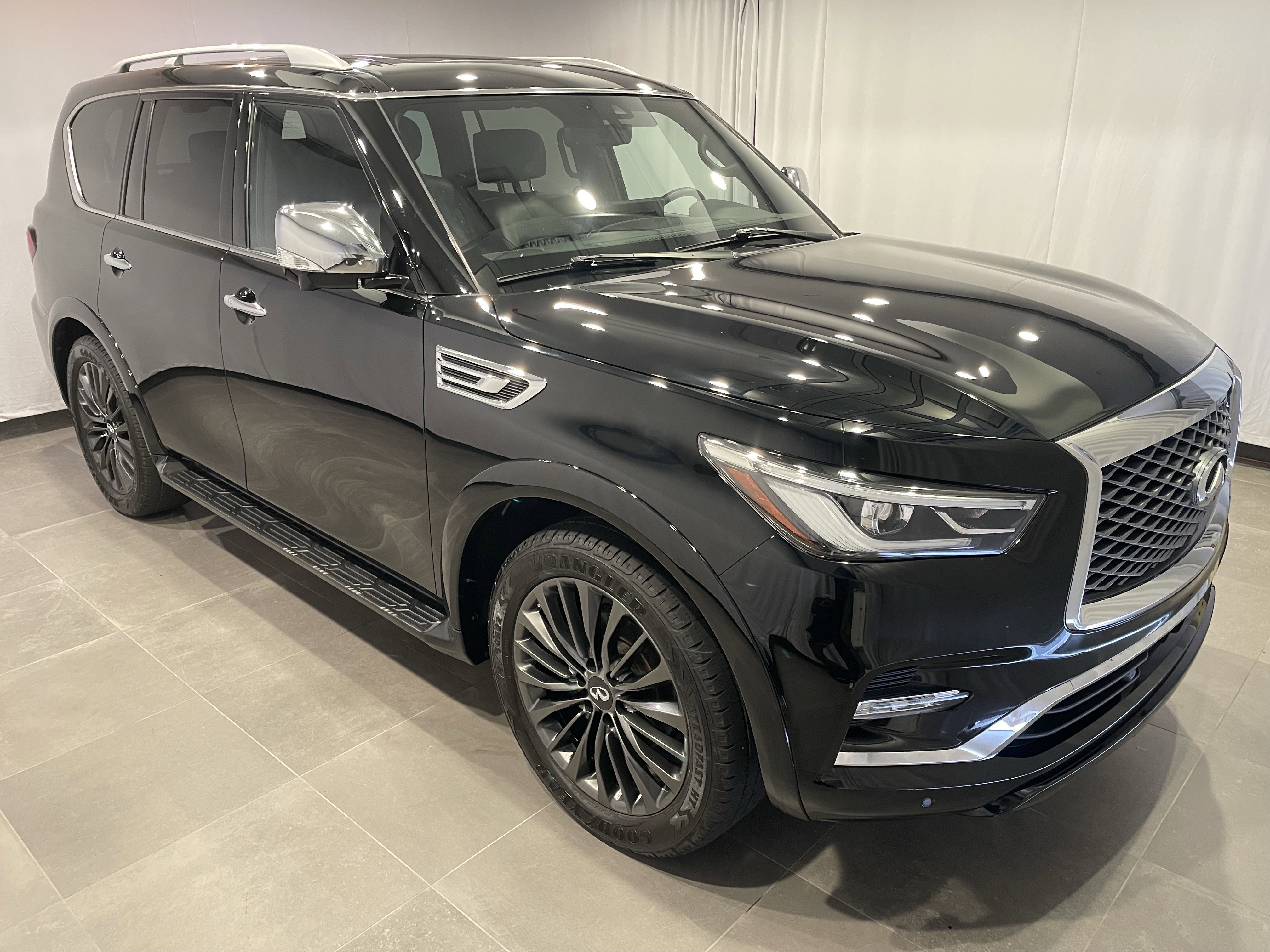 Used 2023 INFINITI QX80 Sensory w/ Cargo Package AWD/4WD image 3