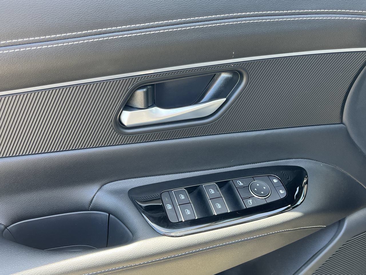 Used 2025 Nissan Murano SV FWD image 21