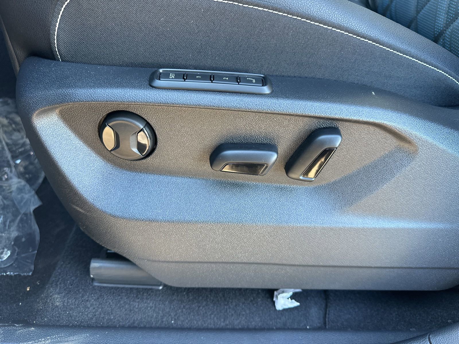 New 2026 Volkswagen Atlas Cross Sport SEL Premium R-Line image 10