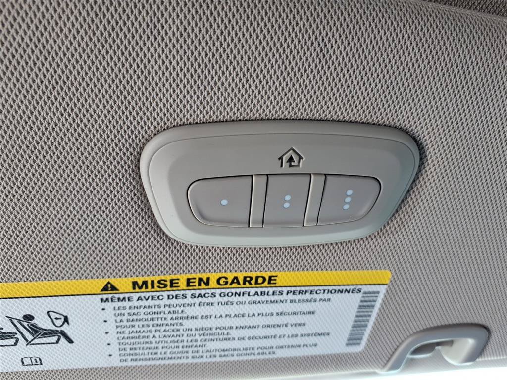 Used 2020 Chrysler Pacifica Touring-L FWD image 21