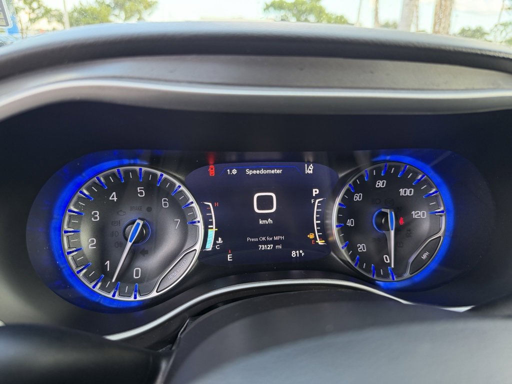 Used 2024 Chrysler Pacifica Touring-L image 18