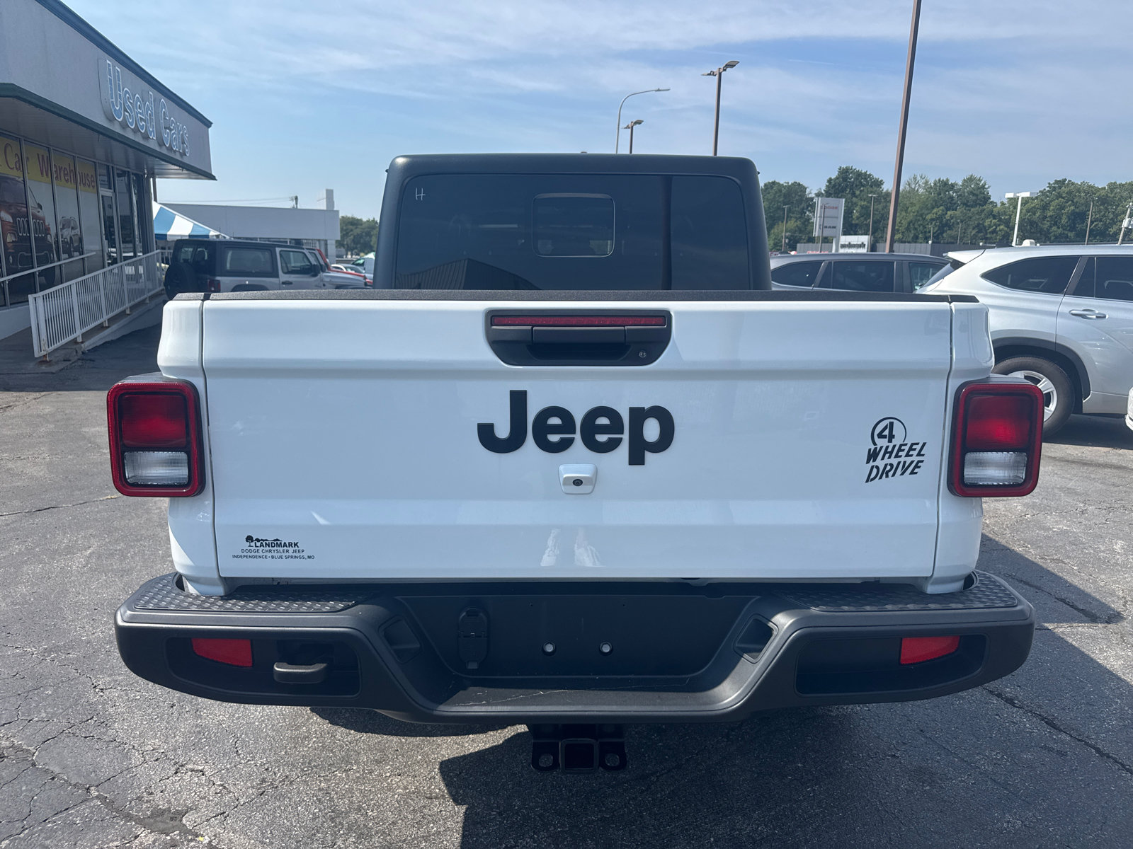 Used 2023 Jeep Gladiator Sport AWD/4WD image 4