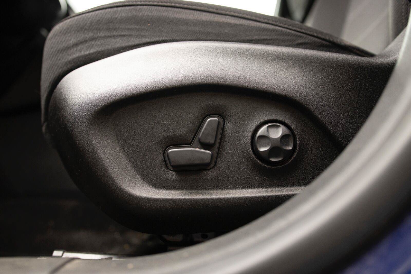 Used 2019 Jeep Renegade Latitude w/ Safety & Security Group II AWD/4WD image 14