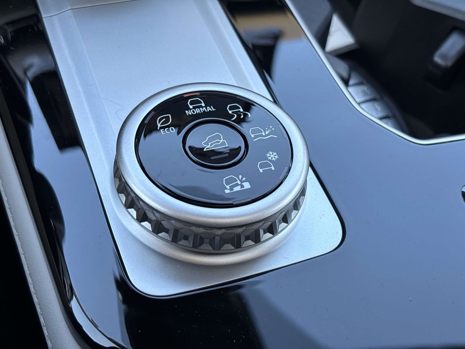 New 2026 Mitsubishi Outlander SE image 13