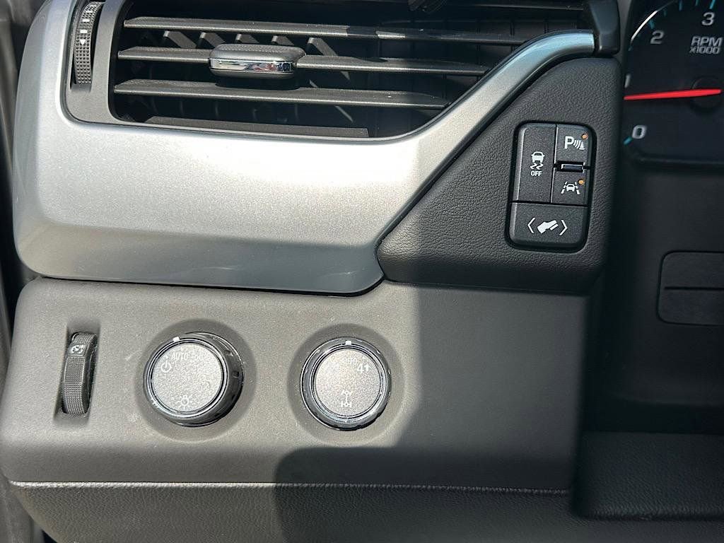 Used 2019 Chevrolet Suburban LT image 22