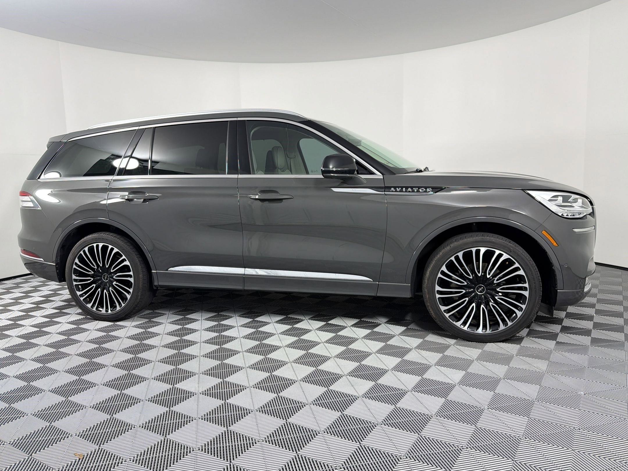 Used 2023 Lincoln Aviator Black Label AWD/4WD image 11