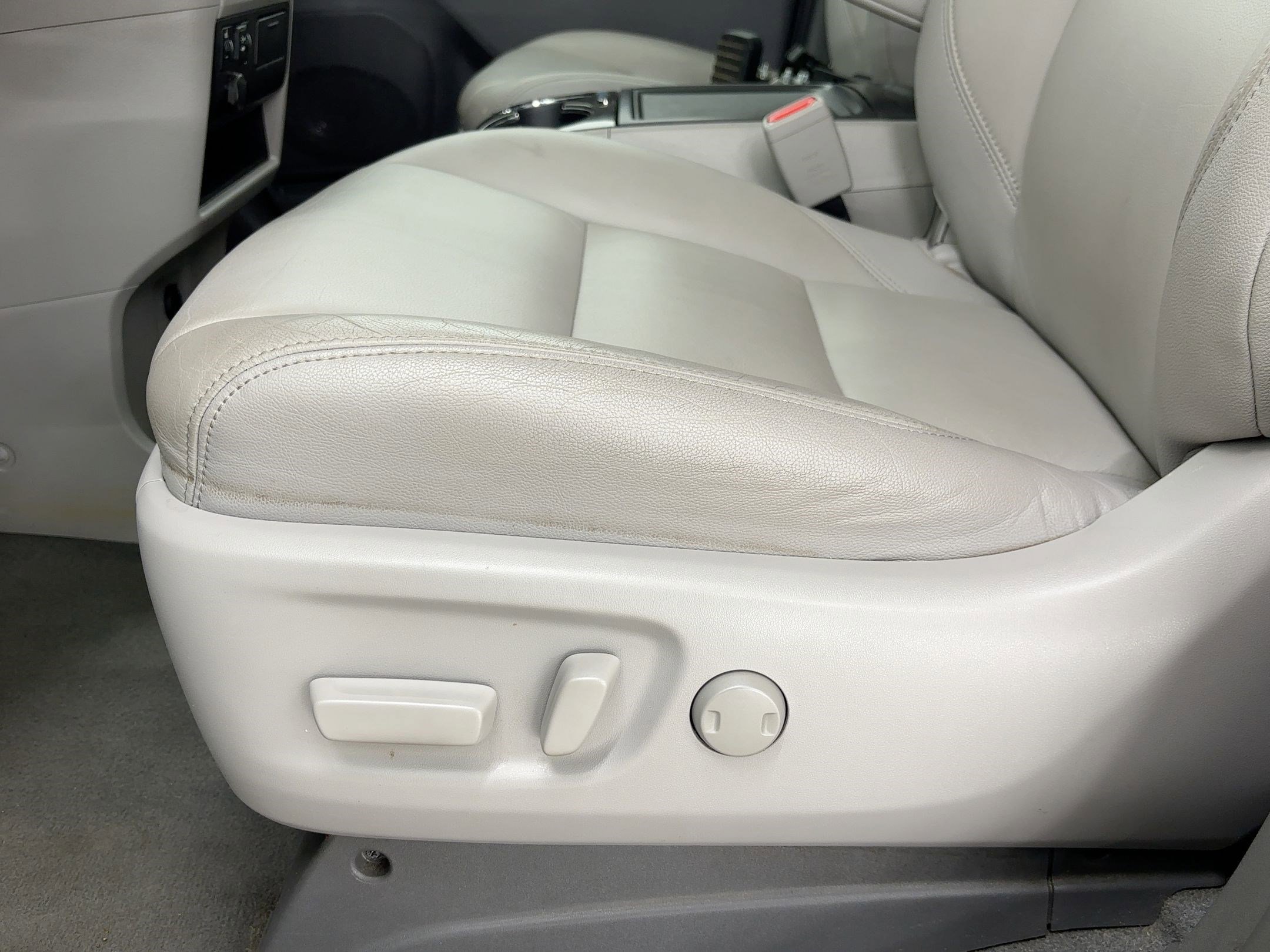 Used 2019 Toyota Sienna XLE image 12