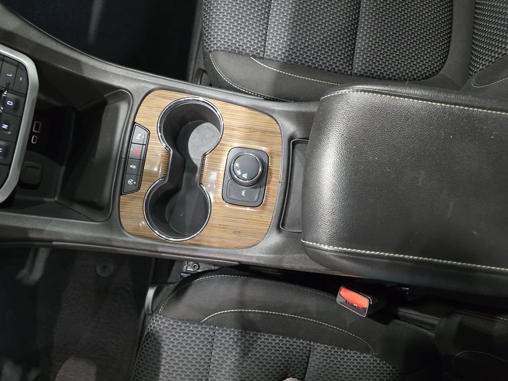Used 2023 GMC Acadia SLE w/ Elevation Edition FWD image 17