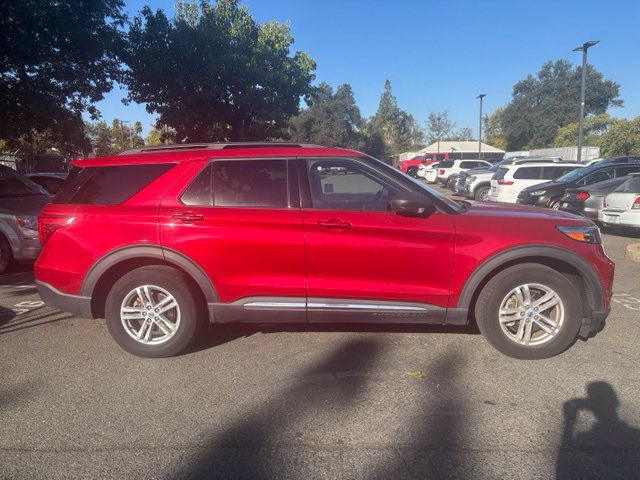 Used 2023 Ford Explorer XLT w/ Equipment Group 202A RWD image 3