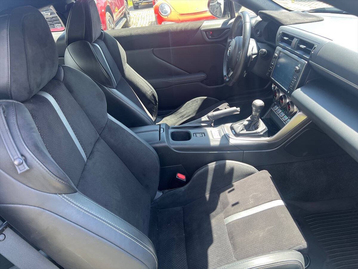 Used 2022 Toyota GR86 Premium w/ ALL Weather Mat Package (TMS) RWD image 8