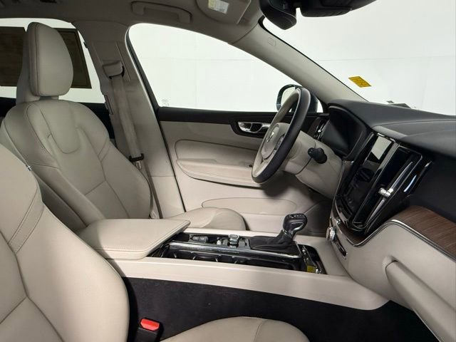 Used 2021 Volvo XC60 T5 Momentum w/ Climate Package image 44
