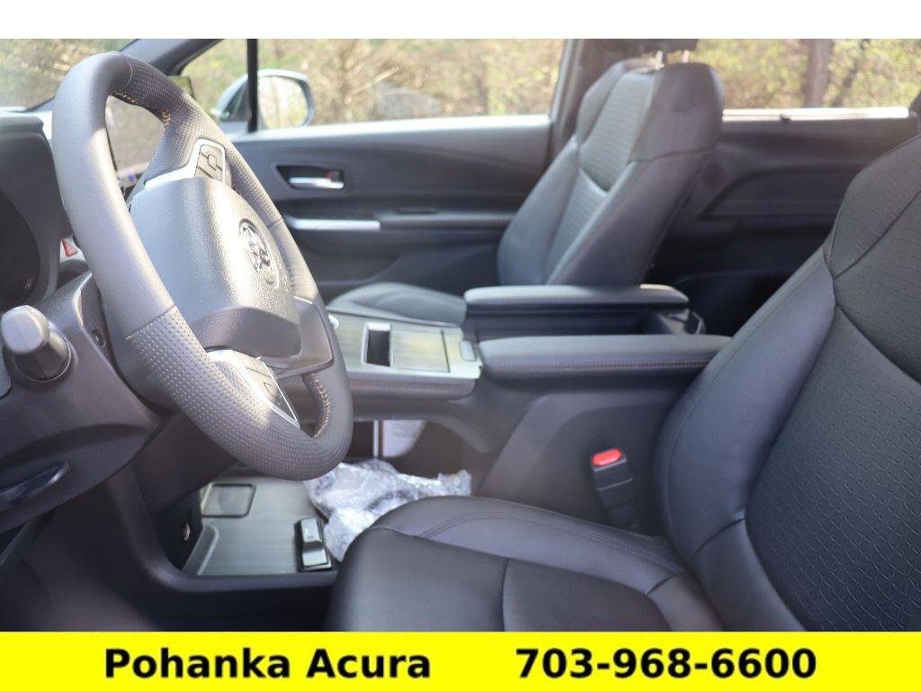 Used 2025 Toyota Sienna XLE Woodland Edition image 26