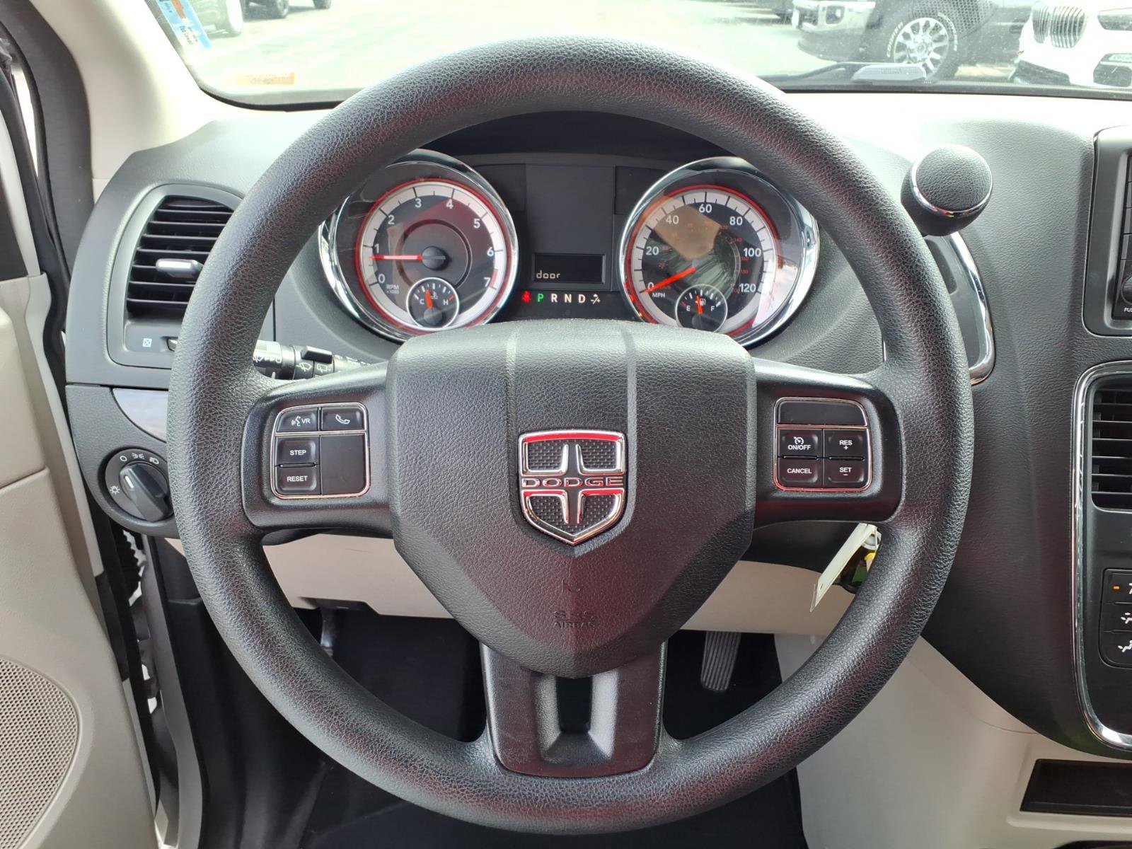 Used 2019 Dodge Grand Caravan SE w/ UConnect Hands-Free Group image 18