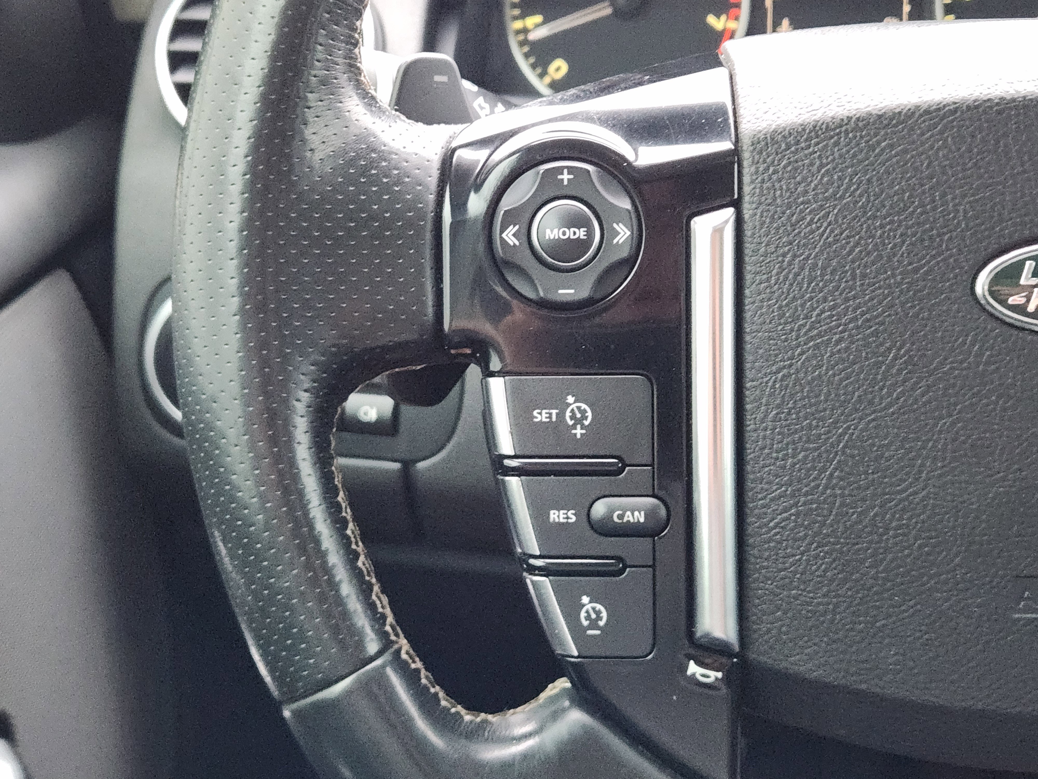 Used 2016 Land Rover LR4 HSE LUX AWD/4WD image 28