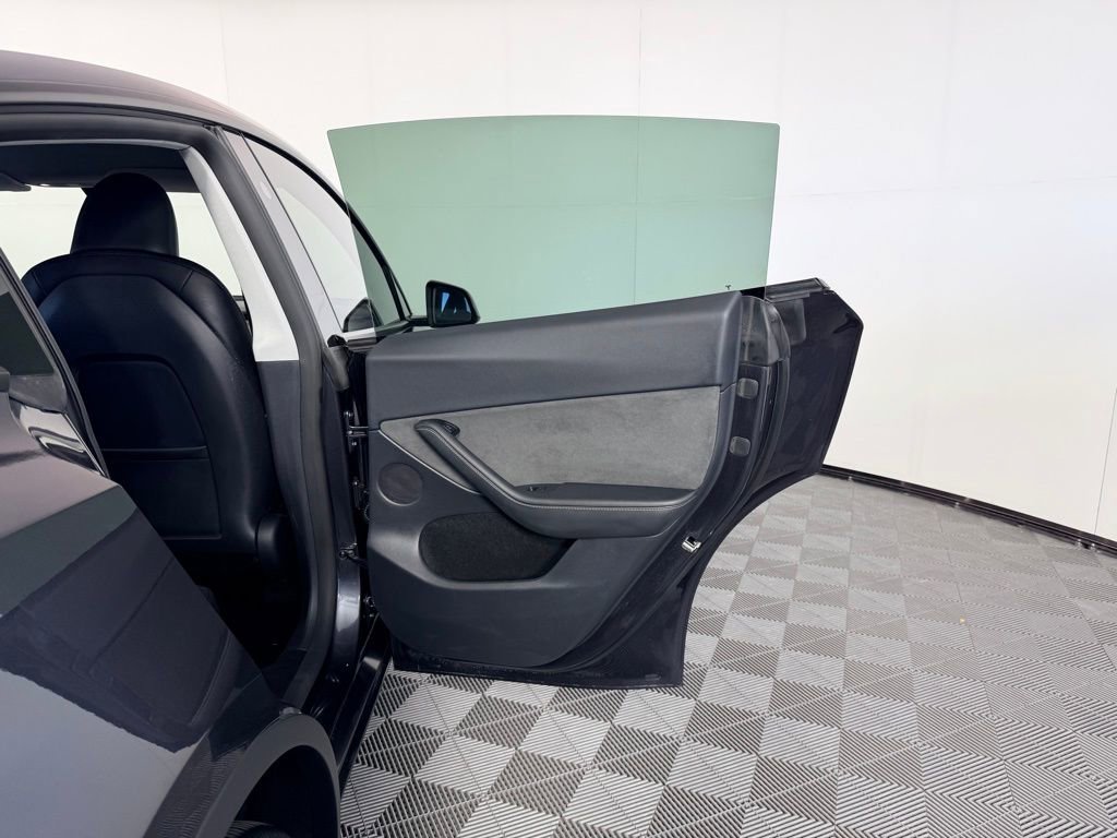 Used 2025 Tesla Model Y Long Range image 25