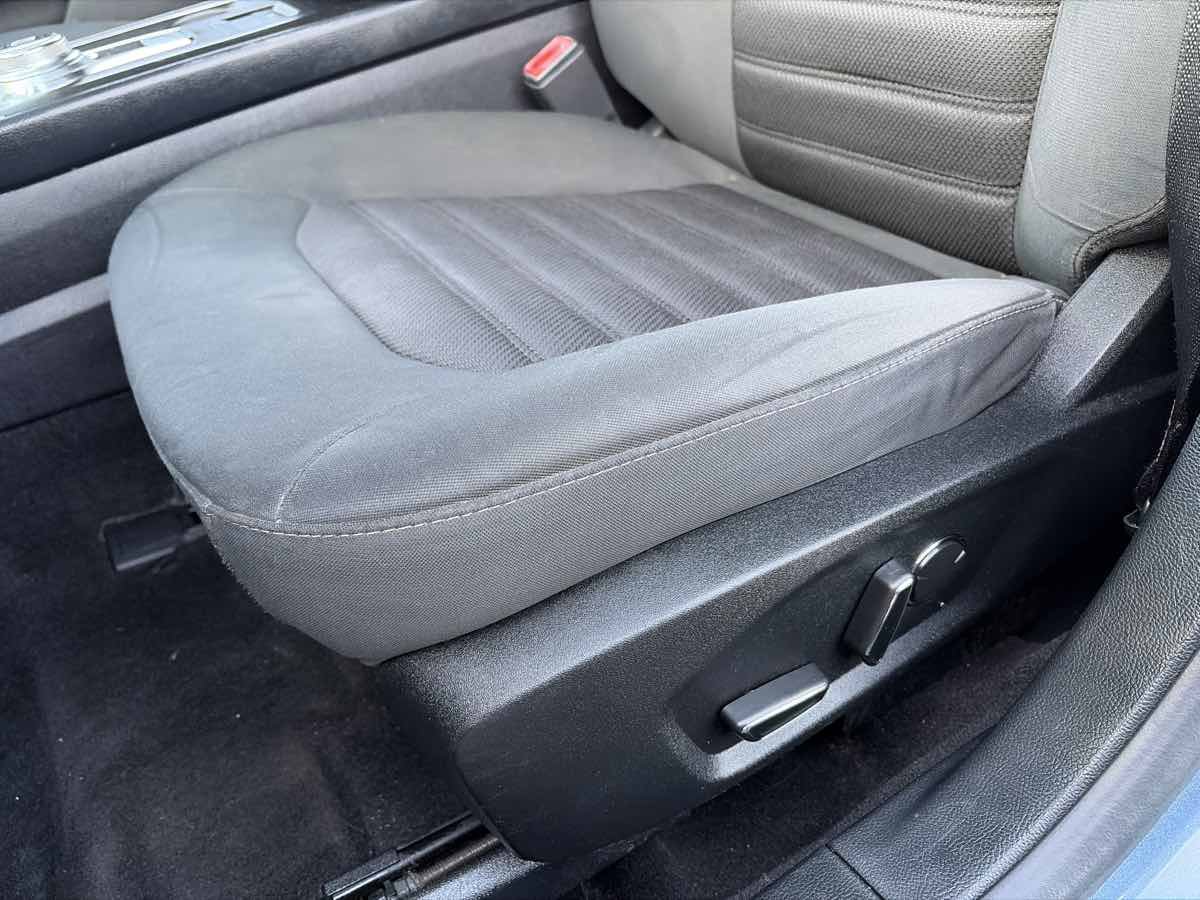 Used 2019 Ford Fusion SE FWD image 9