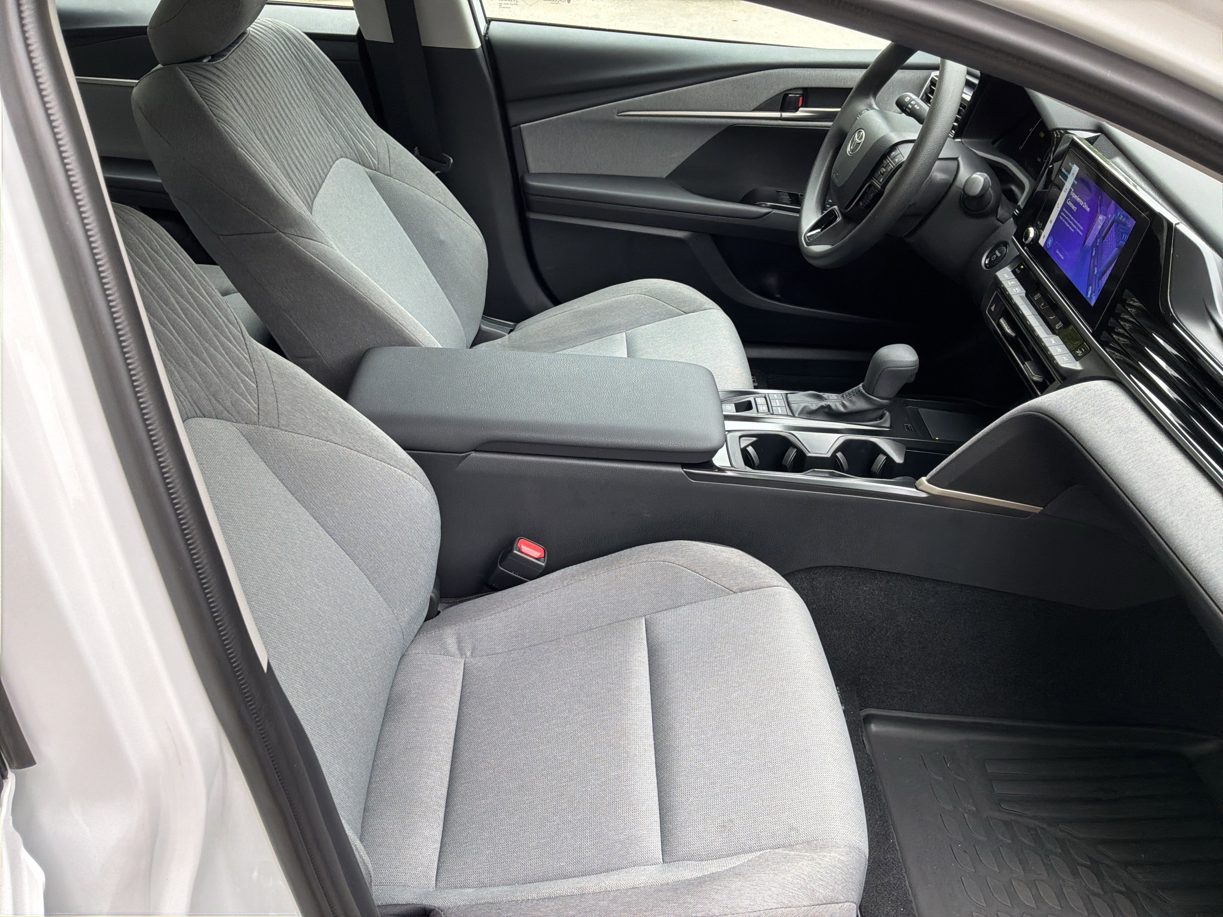 Used 2025 Toyota Camry LE FWD image 32