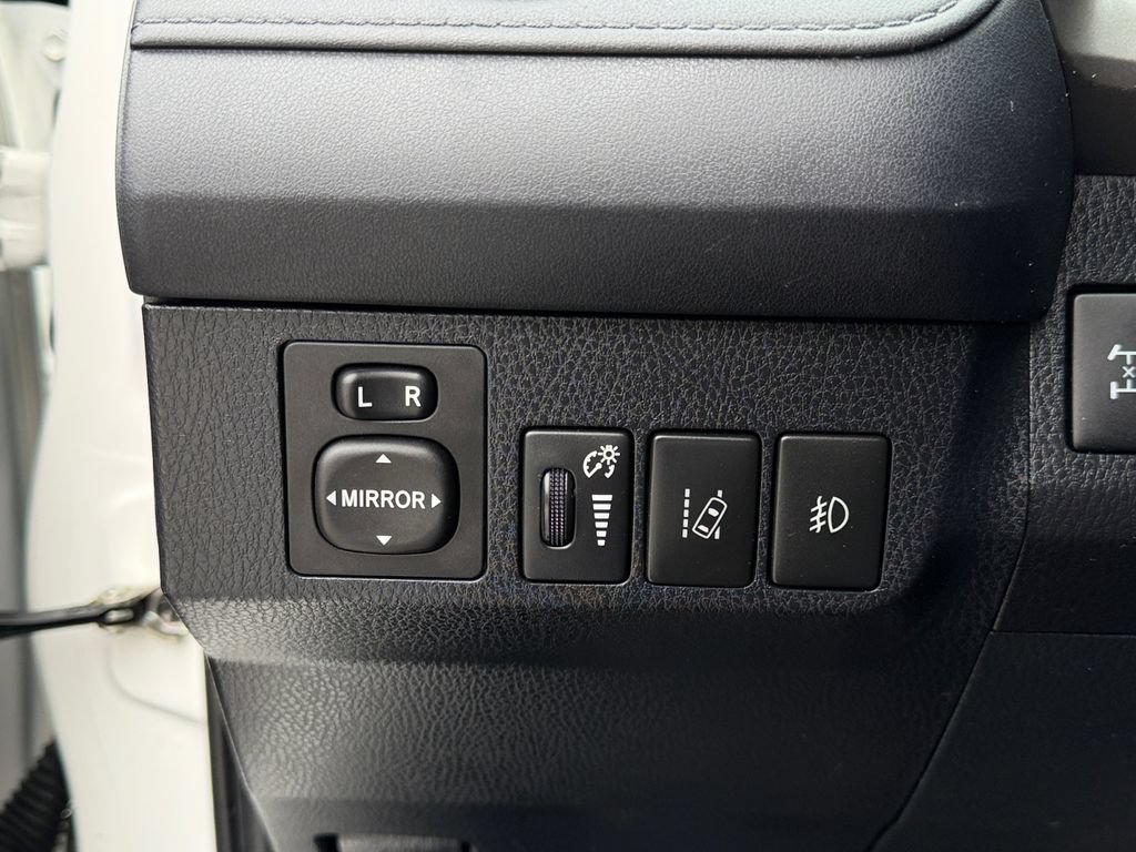 Used 2018 Toyota RAV4 LE w/ All Weather Liner Package AWD/4WD image 30